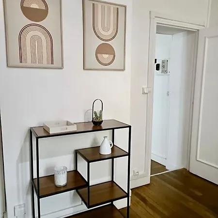 Le Nid De Demolombe *