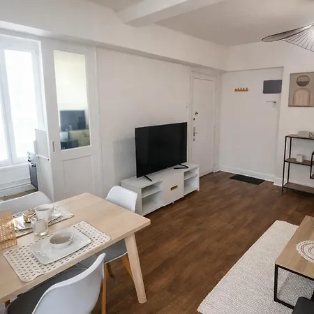 Le Nid De Demolombe *